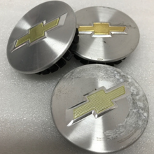 Load image into Gallery viewer, SET OF 3 Chevrolet Center Caps 9594156 57 MM 7a035aa2