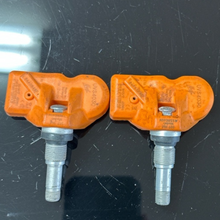 Load image into Gallery viewer, Set of 2 Huf TPMS Tire Pressure Monitoring System UVS4030 51267597