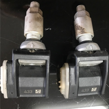 Load image into Gallery viewer, SET OF 2 BMW Tire Pressure Monitoring Systems TPMS 433 MHz A0009052102 c180d1ee