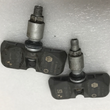 Load image into Gallery viewer, SET OF 2 TPMS SENSORS for BMW, Mini, Rolls-Royce 36236781847 12b748c5