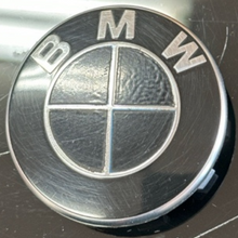 Load image into Gallery viewer, BMW Wheel Hub Center Cap 6850834 57MM d9329104