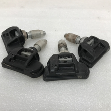 Load image into Gallery viewer, Mercedes Benz OEM Schrader TPMS Sensor 0009050030 433MHz 8dfc5dab