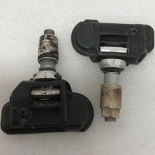 Load image into Gallery viewer, Set of 2 Mercedes Benz TPMS 433 Mhz 0009050030  22709a5d