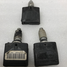 Load image into Gallery viewer, Set of 3 Schrader Sensor TPMS 433mhz 52088990AC 305482d0