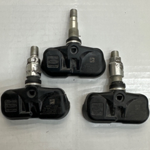 Load image into Gallery viewer, Set of 4 Genuine OEM Nissan TPMS Tire Pressure Sensors 40700-1LA0C f8cc9c67