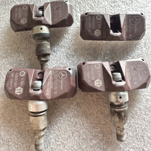 Load image into Gallery viewer, Set of 4 Mercedes TPMS Tire Pressure Sensor 315 Mhz OEM A0055422418 3cb73471