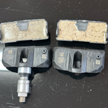 Load image into Gallery viewer, Set of 2 Mercedes-Benz TPMS Sensor A0045429818 cb10f2d5