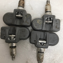 Load image into Gallery viewer, Set of 4 Mercedes Schrader TPMS Sensor A0009054100 433mhz 17153c88