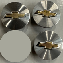 Load image into Gallery viewer, Set of 3 Chevrolet Center Caps 9594156 57 MM e84de841