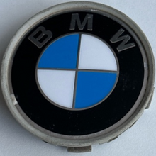 Load image into Gallery viewer, One BMW wheel center cap 3 &amp; 5 &amp; 7 series 6768640 68mm 682642ef