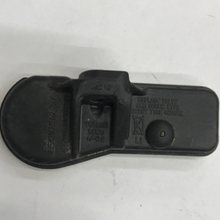 Load image into Gallery viewer, SCHRADER TPMS Wheel Sensor Tire Pressure Control System 82e5447c
