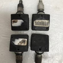 Load image into Gallery viewer, Set of 4 Schrader TPMS Tire Pressure Sensor 433mhz 52088990AC 75ff79b6