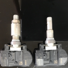 Load image into Gallery viewer, SET OF 2 BMW 2014-2018 TPMS Tire Pressure Sensors 433 MHz bf6e0798