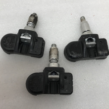 Load image into Gallery viewer, Set of 3 Mercedes TPMS Sensor 0009057200 1e78417e