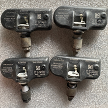 Load image into Gallery viewer, Set of 4 Daimler Chrysler TPMS Tire Pressure Sensor 315MHz 60b005f9