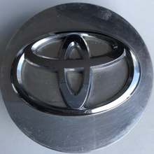 Load image into Gallery viewer, One Toyota Silver Center Cap 64 mm PC+ABS 4a02ba36