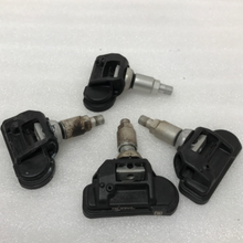 Load image into Gallery viewer, Set of 4 Mercedes TPMS Sensor 433 Mhz A0009050030 d52640c7