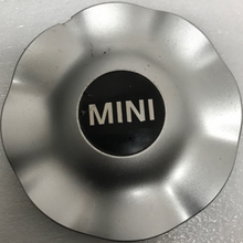Load image into Gallery viewer, Silver Center Cap Mini Cooper 6771002 56 MM 31ce7b67