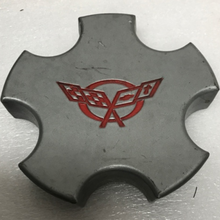 Load image into Gallery viewer, Chevrolet Corvette Silver Center Cap 9593801 46 MM d370263c