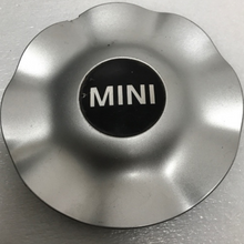 Load image into Gallery viewer, Silver Center Cap Mini Cooper 6771002 56 MM 31ce7b67