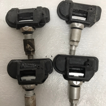 Load image into Gallery viewer, Set of 4 Mercedes TPMS Sensor A0009050030 433 Mhz fbe0b6c0