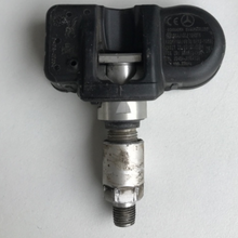 Load image into Gallery viewer, Set of 4 Mercedes-Benz Tire Pressure System TPMS OEM d8a489ff