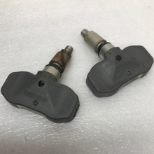 Load image into Gallery viewer, SET OF 2 Cadillac TPMS Tire Sensor 25758220 31f6610c