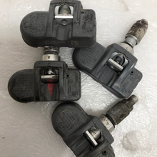 Load image into Gallery viewer, Set of 4 Mercedes Schrader TPMS Sensor A0009054100 433mhz ea7fec60