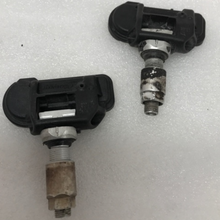 Load image into Gallery viewer, Set of 2 Mercedes Benz TPMS 433 Mhz 0009050030  22709a5d