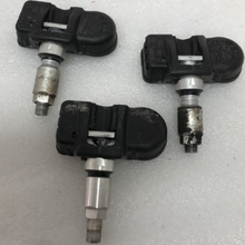 Load image into Gallery viewer, Set of 3 Mercedes TPMS Sensor 0009057200 1e78417e