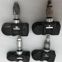 Load image into Gallery viewer, Set of 4 Mercedes TPMS Sensor 0009057200 e7a21e6a