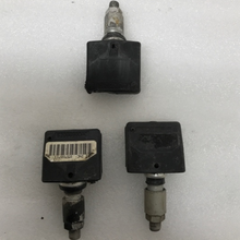 Load image into Gallery viewer, Set of 3 Schrader Sensor TPMS 433mhz 52088990AC 305482d0