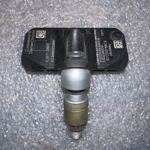 Load image into Gallery viewer, Set of 4 Mercedes TPMS A0045429718 5e73b057