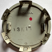 Load image into Gallery viewer, Acura Silver &amp; Chrome Wheel Center Hub Cap 44742 13e6dbfe