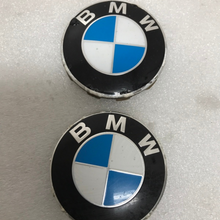 Load image into Gallery viewer, Set of 2 BMW Wheel Center Caps 68mm 678353604 5cc75820