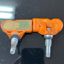 Load image into Gallery viewer, Set of 2 Huf TPMS Tire Pressure Monitoring System UVS4030 51267597