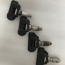 Load image into Gallery viewer, Set of 4 Mercedes-Benz TPMS 433 Mhz A0009050030 25532814