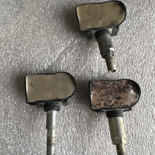 Load image into Gallery viewer, Set of 4 Mopar Tire Pressure Monitor Sensor TPMS 433Mhz OEM e93d3c84