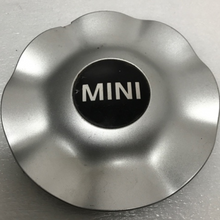 Load image into Gallery viewer, Silver Center Cap Mini Cooper 6771002 56 MM 31ce7b67