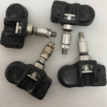 Load image into Gallery viewer, Set of 4 Mercedes TPMS 433 Mhz A0009057200 6600b685