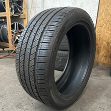 Load image into Gallery viewer, SUMMIT TIRE Used 275/40/20 230de7e2