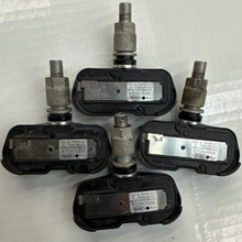 Load image into Gallery viewer, Set of 4 Pacific PA66-GF33 TPMS 0551911131 9b454927