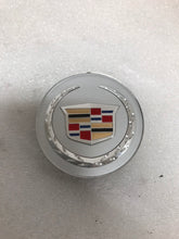 Load image into Gallery viewer, Set of 4 Cadillac Center Caps 9597375 e51795b0