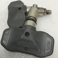 Load image into Gallery viewer, SET OF 2 Cadillac TPMS Tire Sensor 25758220 31f6610c