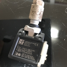 Load image into Gallery viewer, SET OF 2 BMW Tire Pressure Monitoring Systems TPMS 433 MHz A0009052102 c180d1ee