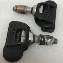 Load image into Gallery viewer, Set of 2 Mercedes Benz TPMS 433 Mhz 0009050030  22709a5d