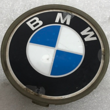 Load image into Gallery viewer, Set of 4 BMW wheel center caps 3 &amp; 5 &amp; 7 series 6768640 68mm 435f2210