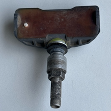 Load image into Gallery viewer, BMW OEM Tire Pressure System TPMS 433Mhz 677949002 cb75a7bc
