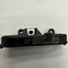 Load image into Gallery viewer, Buick Cadillac Chevrolet GMC Pontiac TPMS SENSOR  315 MHz 2cc97993