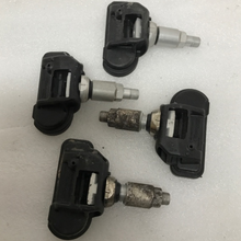 Load image into Gallery viewer, Mercedez Benz Set of 4 TPMS 0009050030 433 Mhz 65d6385f